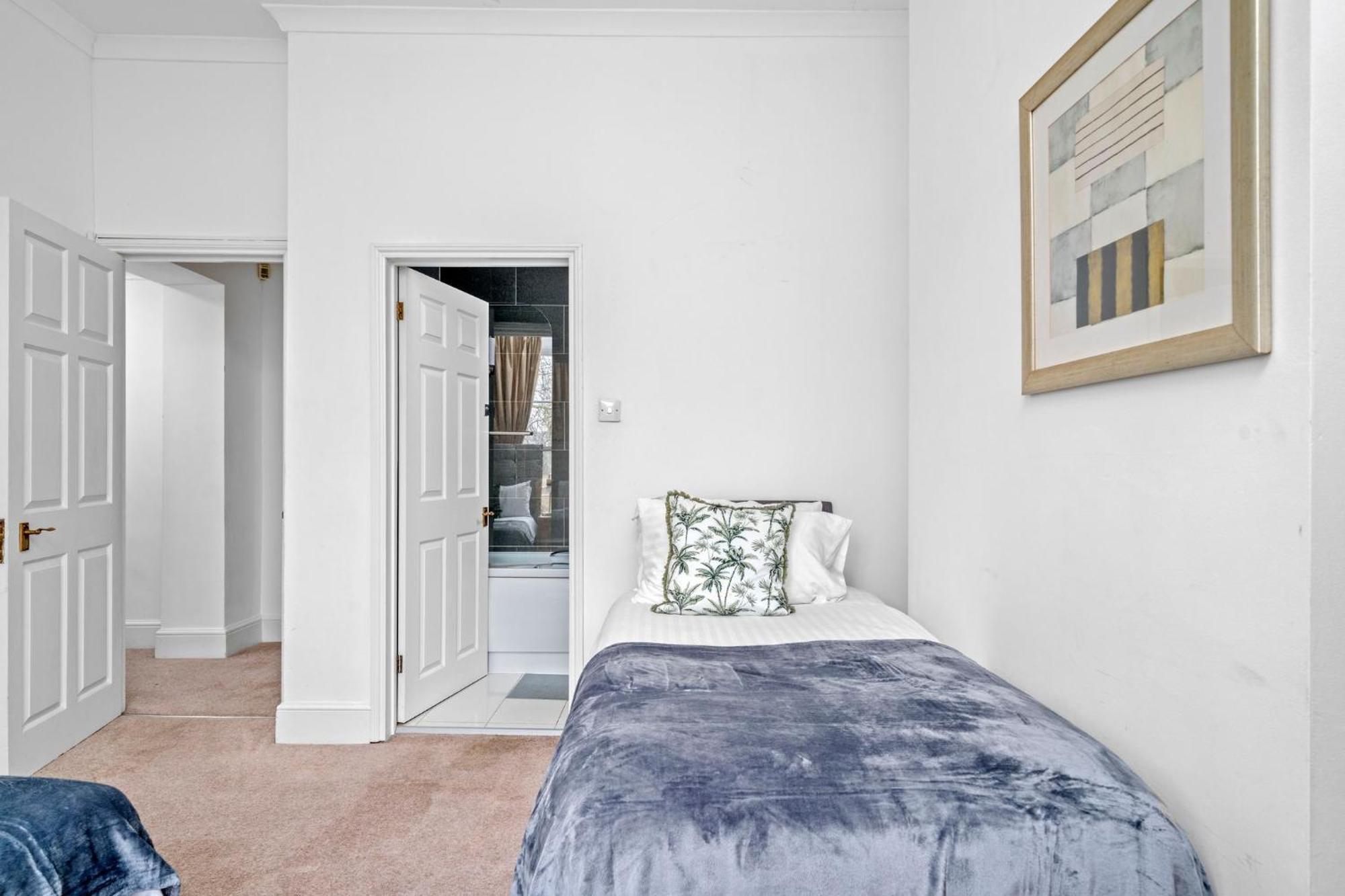 Elegant 2bed By 02 Arena, Airport With Fast Wi-fi And Parking Appartement *